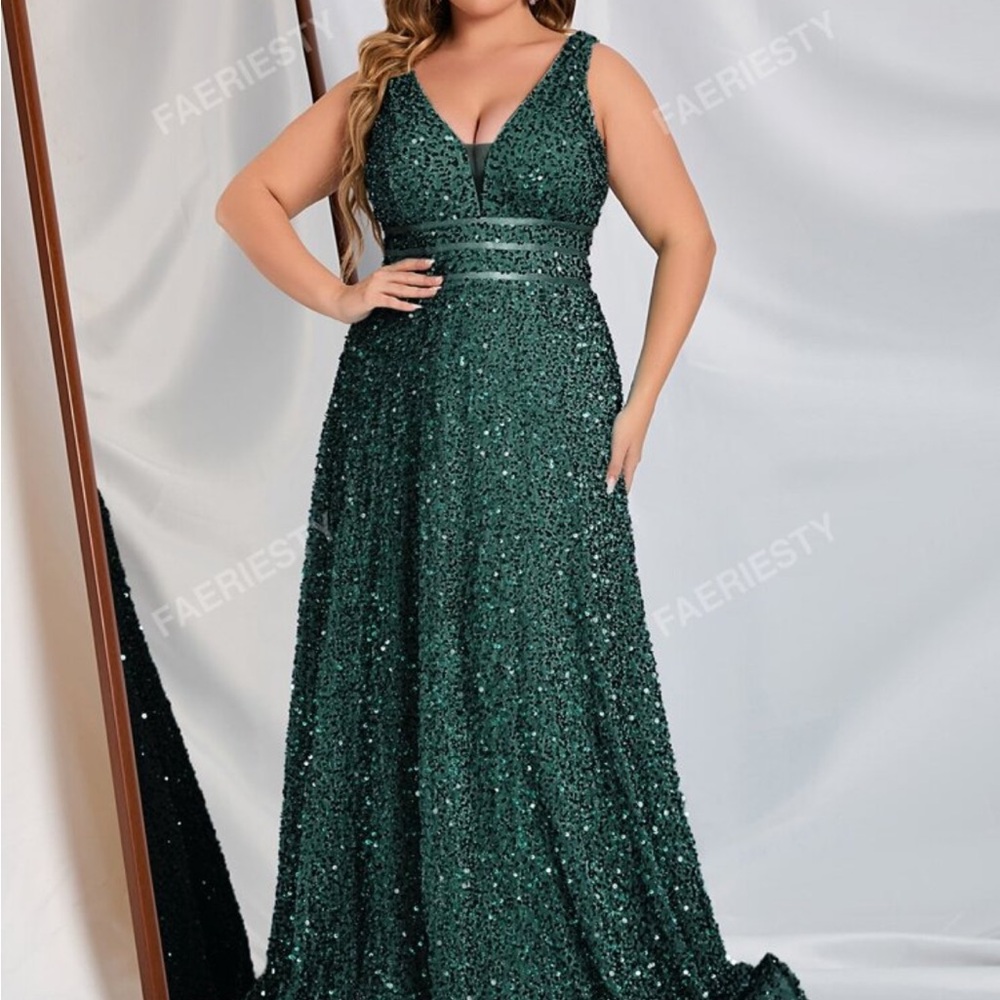 Elegant Green Sequin Evening Gown